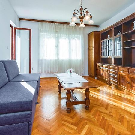 Lovely Apartment In Podstrana With Kitchen Екстериор снимка