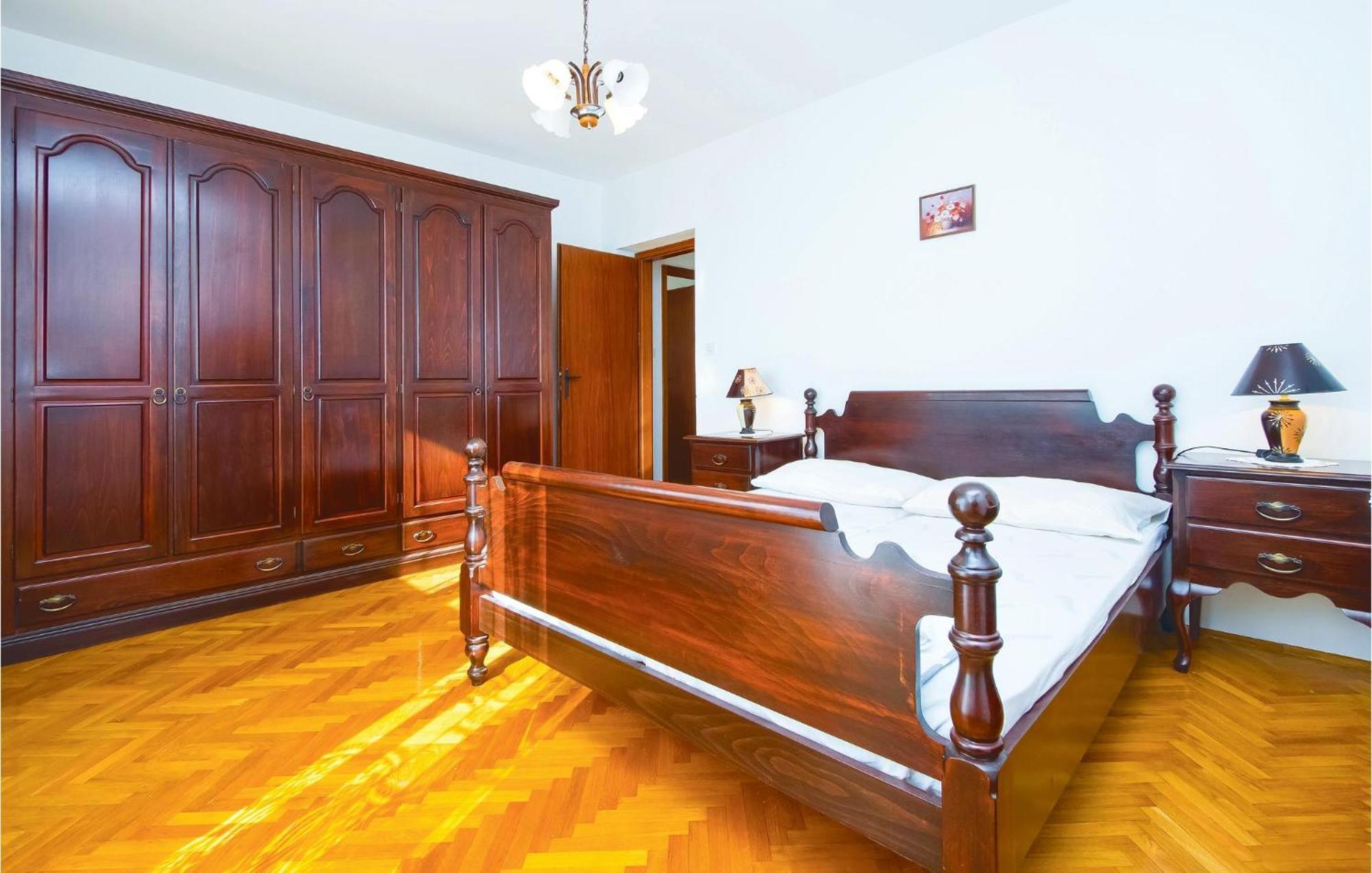 Lovely Apartment In Podstrana With Kitchen Екстериор снимка