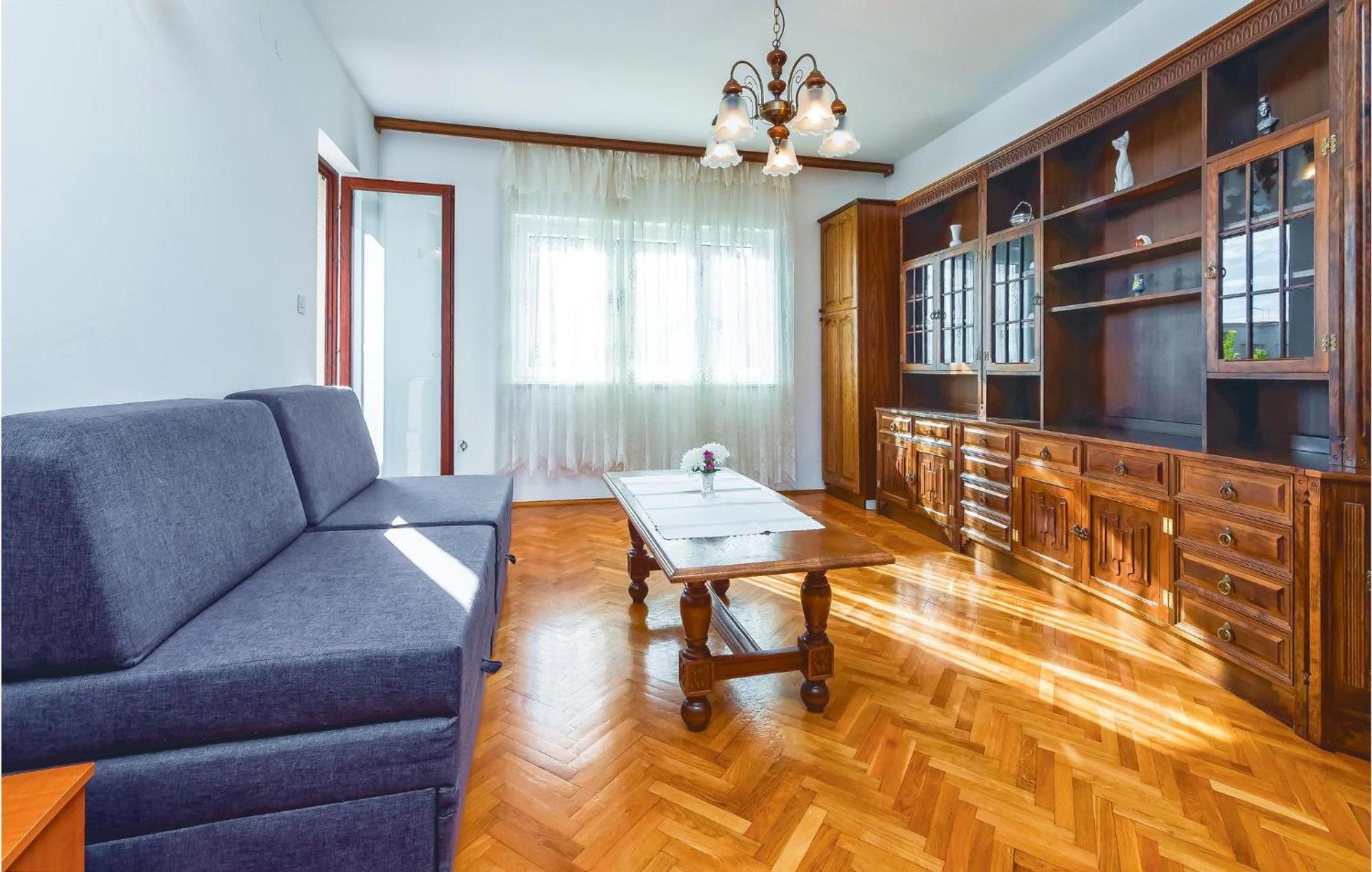 Lovely Apartment In Podstrana With Kitchen Екстериор снимка