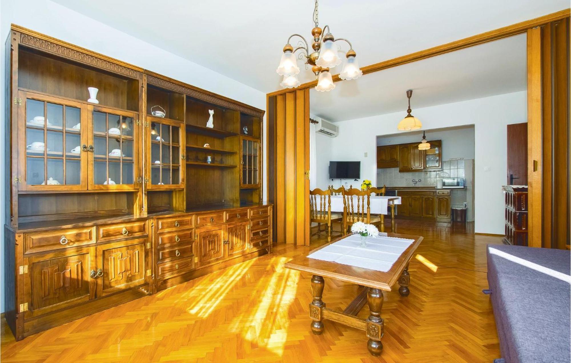 Lovely Apartment In Podstrana With Kitchen Екстериор снимка